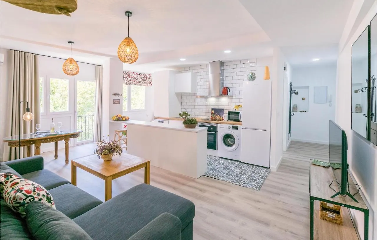 Beautiful Apartment In Granada With Kitchen