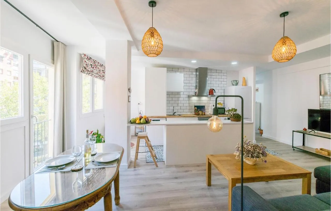 Beautiful Apartment In Granada With Kitchen 0*,  España