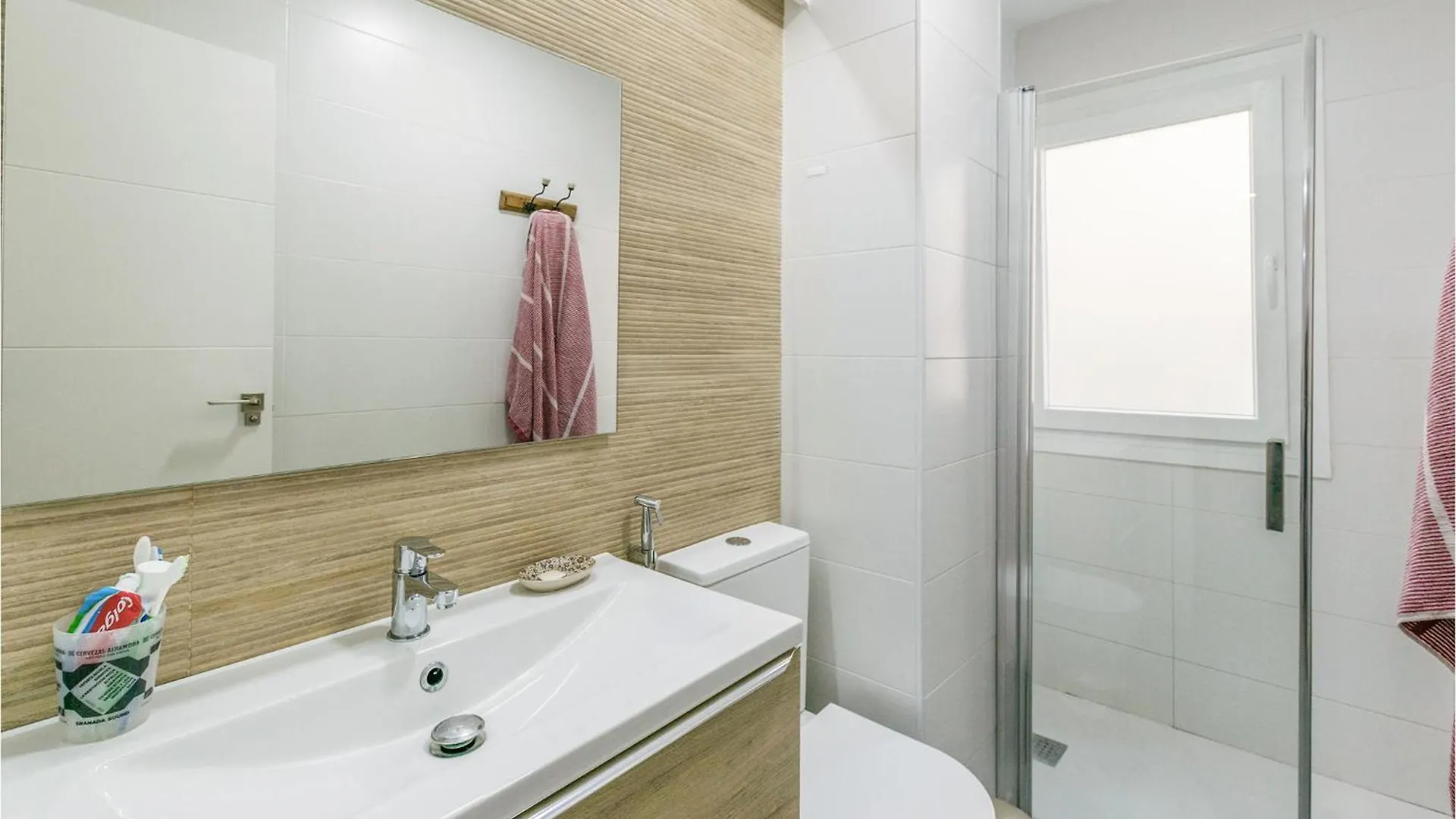 Beautiful Apartment In Granada With Kitchen